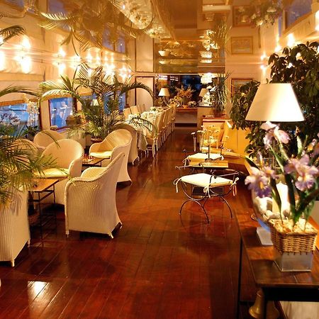 Отель Bateau Le Phenicien Эг-Морт Экстерьер фото